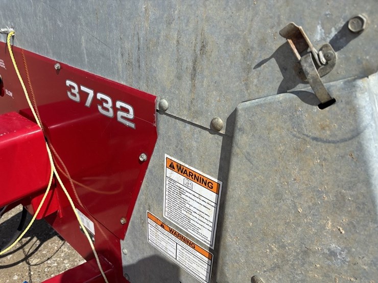 massey-ferguson-3732-image-37