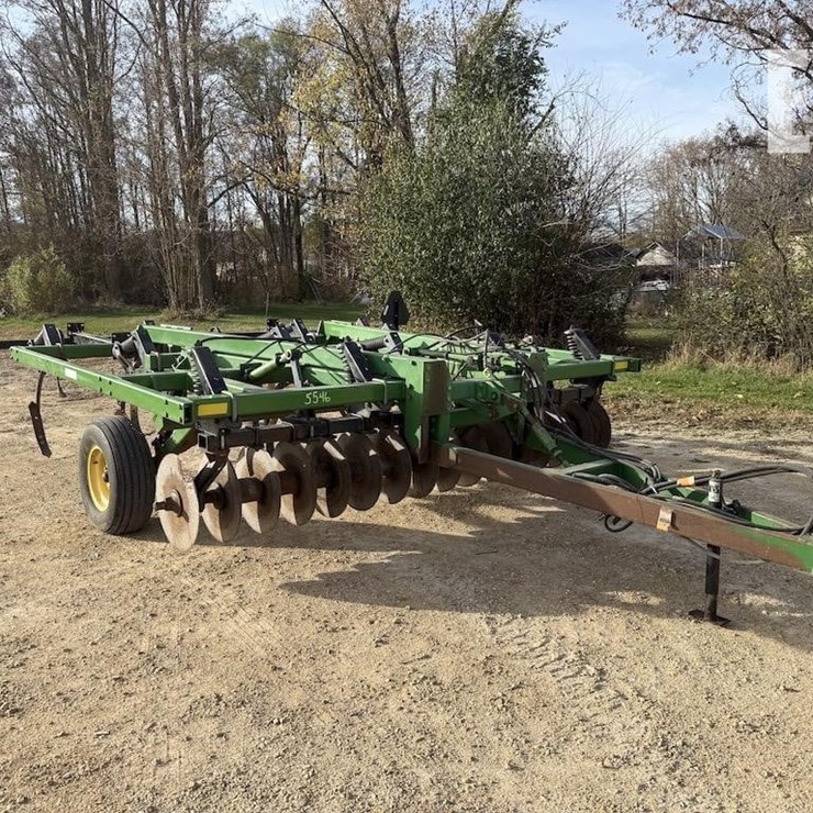 JOHN DEERE 714