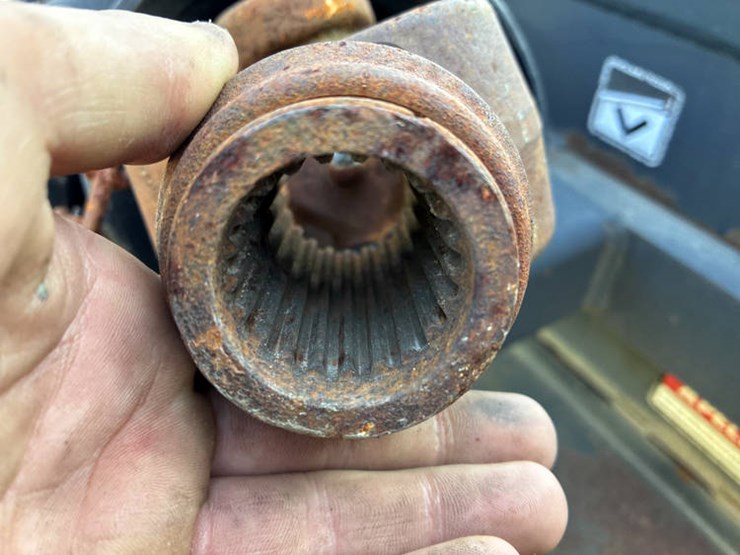 #114045-•-rhino-8600a-#10012-twin-chute-snow-blower-image-15