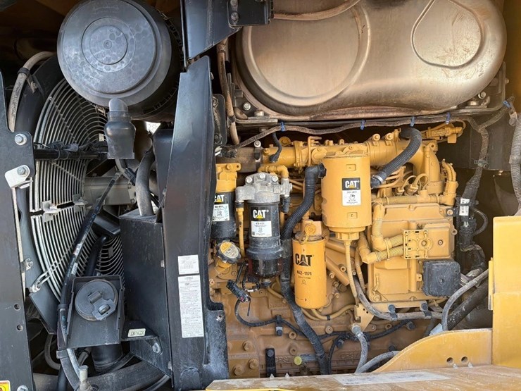 2018-caterpillar-938-image-9