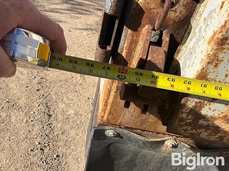 international-4900-image-16