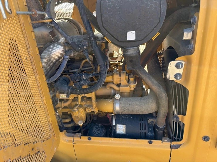 2021-caterpillar-d3-lgp-image-19