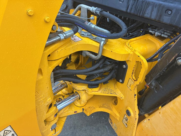 2019-jcb-3cx-image-31