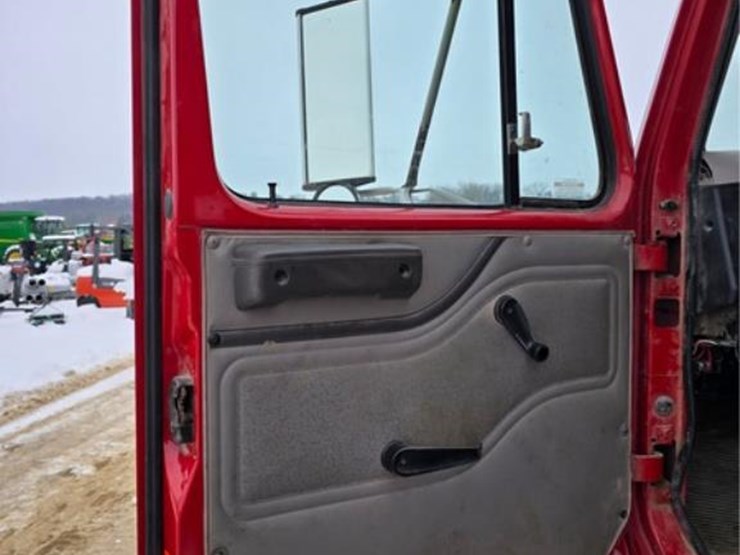 international-4900-image-14