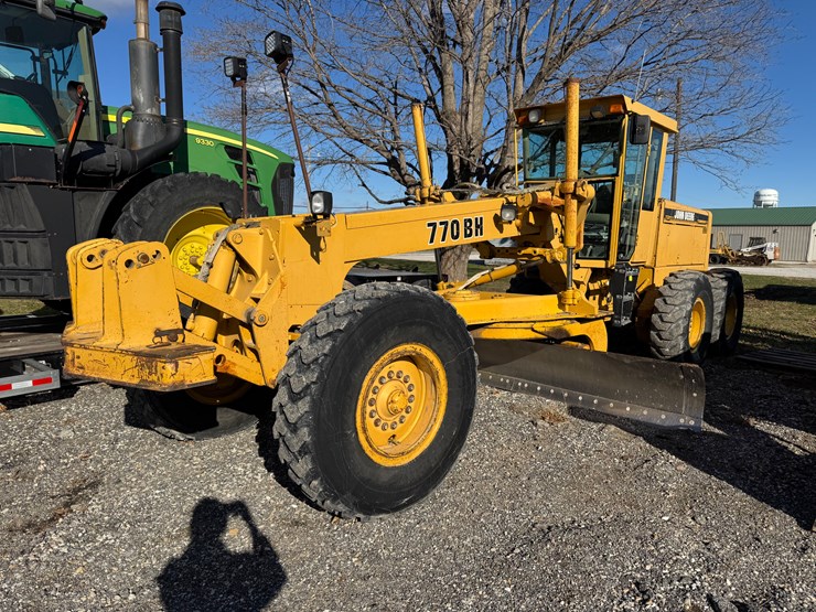 deere-770bh-image-1