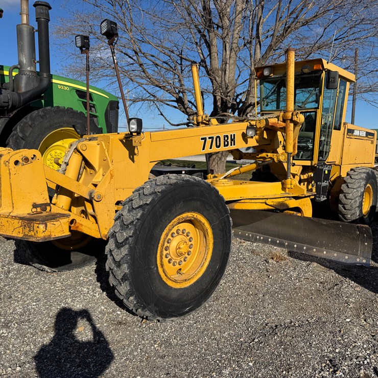 DEERE 770BH