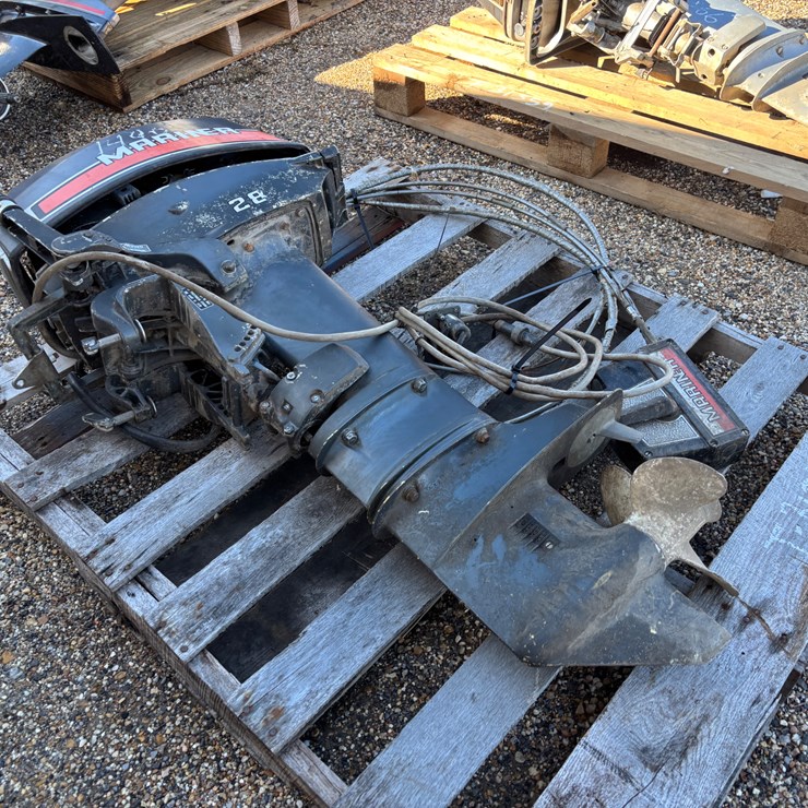 #1440 • BOAT GAS MOTOR