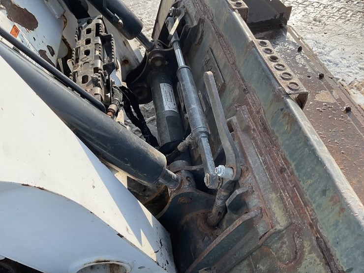 2022-bobcat-t770-image-10