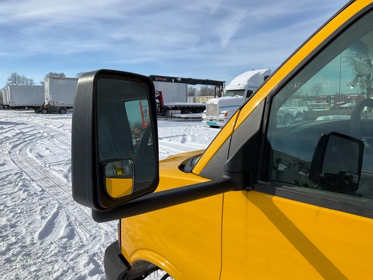 2009-chevrolet-express-3500-image-19