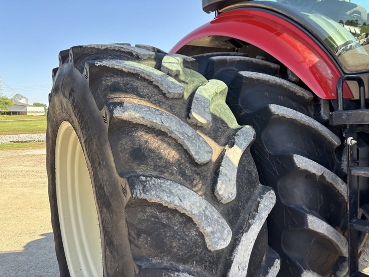 2015-versitle-310-mfwd-tractor-image-14