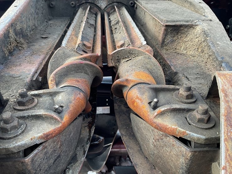 2015-harvestech-12-row-folding-corn-head-image-11