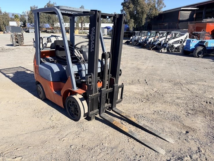 2005-toyota-2fgcu20-forklift-truck-image-2