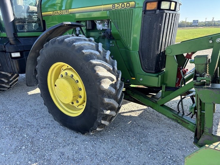 john-deere-8200-image-10