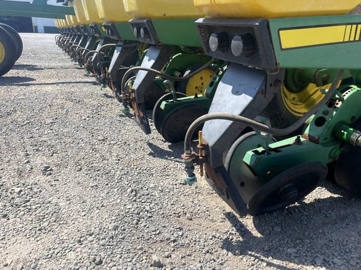 john-deere-7300-image-15