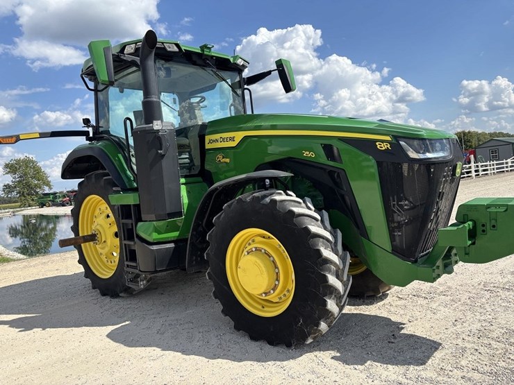 john-deere-8r-250-image-1