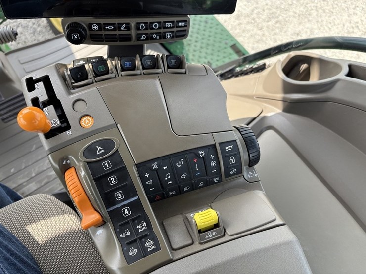 john-deere-8r-250-image-37