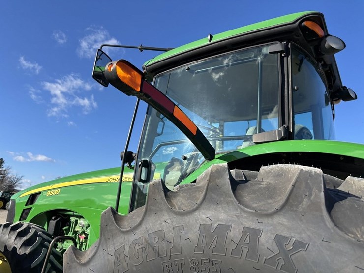 john-deere-8330-image-30