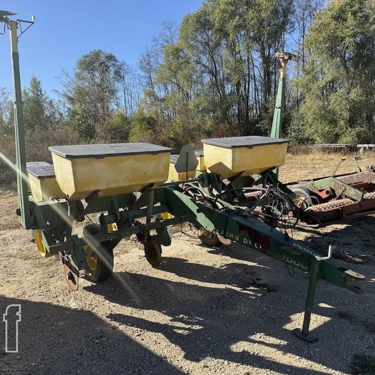 JOHN DEERE 7000