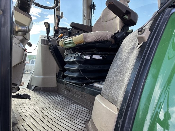 john-deere-7320-image-47