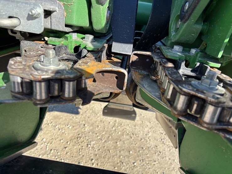 john-deere-c12f-image-29