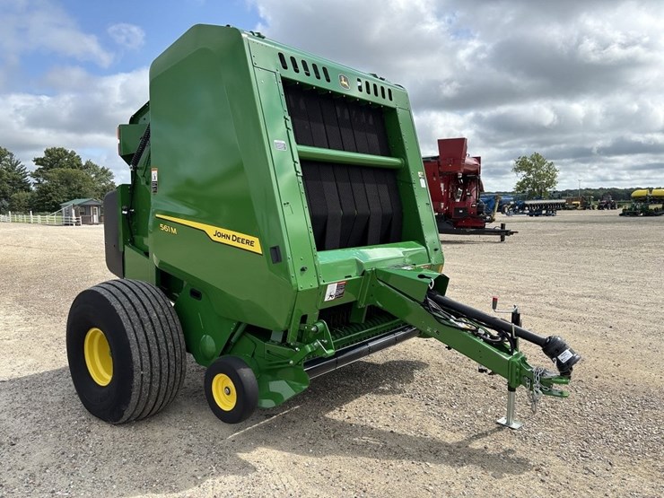 2024-john-deere-561m-image-7