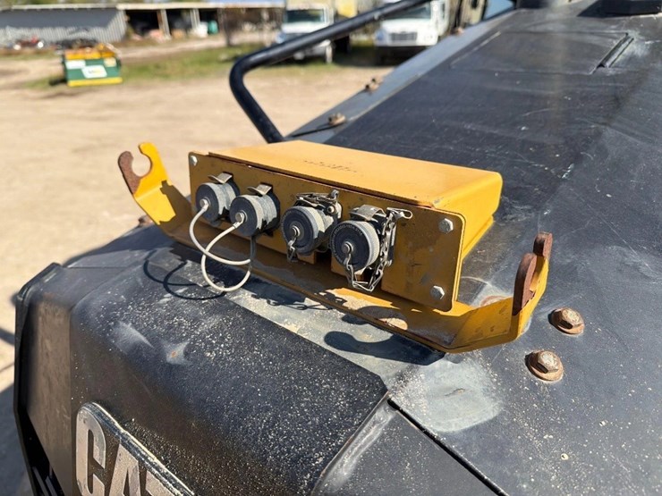 2021-caterpillar-d3-lgp-image-20