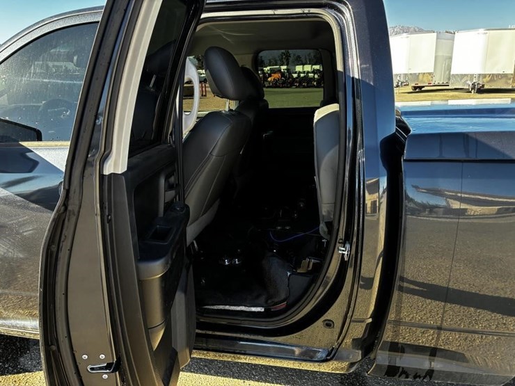 2015-dodge-ram-1500-image-11