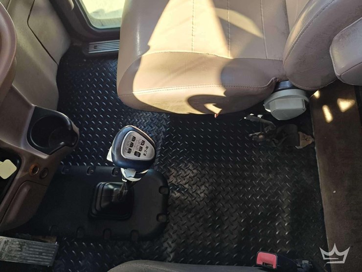 2014-peterbilt-388-image-56