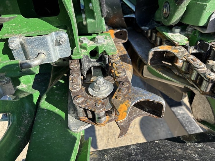 john-deere-c12f-image-10