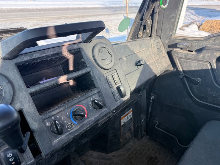 john-deere-835-image-9