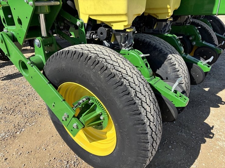 2017-john-deere-1775nt-image-47