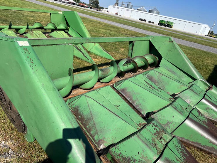 #114462-•-jd-4r-corn-head-image-4