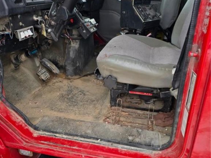 international-4900-image-15