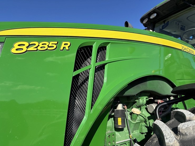 john-deere-8285r-image-34