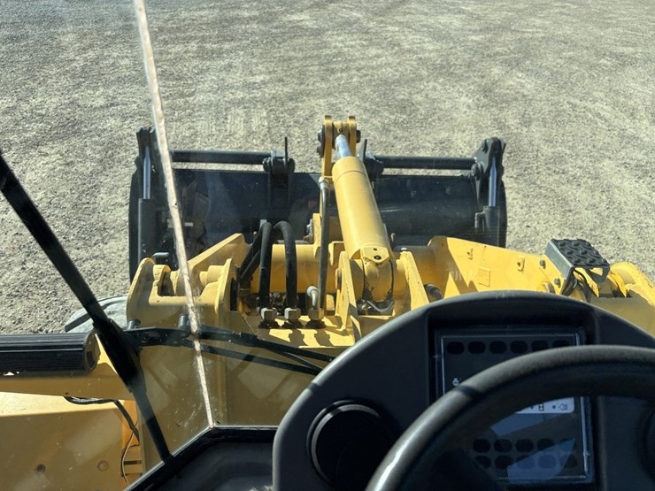 2003-deere-324h-image-45