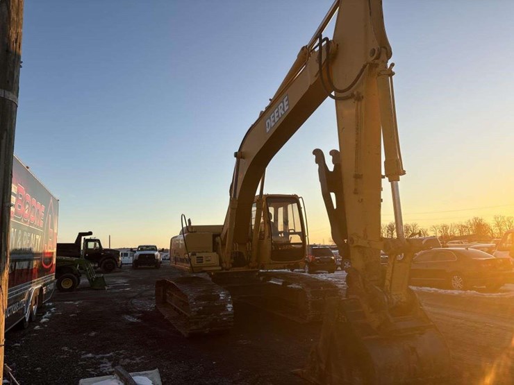 deere-200-lc-image-5