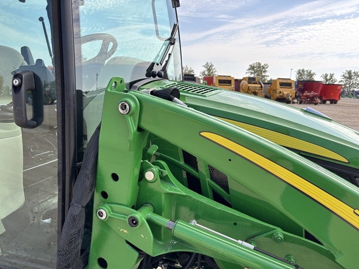 john-deere-3039r-image-13