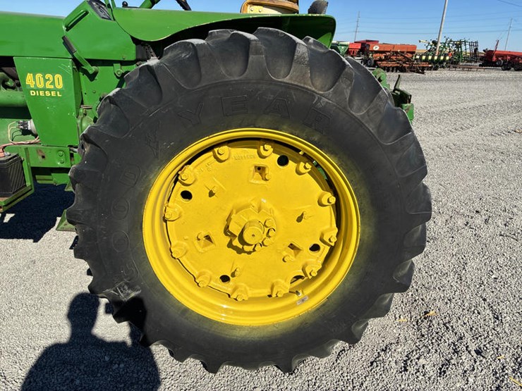 john-deere-4020-image-46