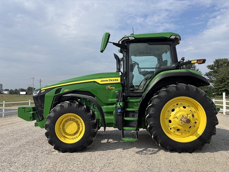 john-deere-8r-250-image-2