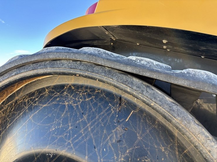 challenger-765e-track-tractor-image-17