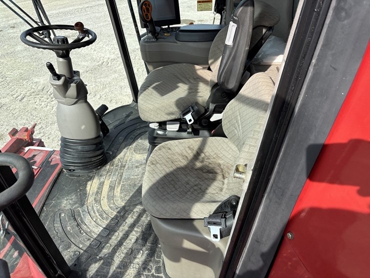 case-ih-7010-image-39