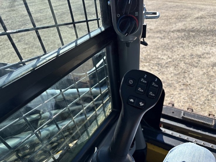 new-holland-c362-image-34