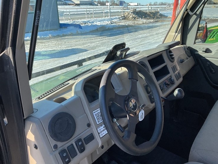 john-deere-gator-image-17