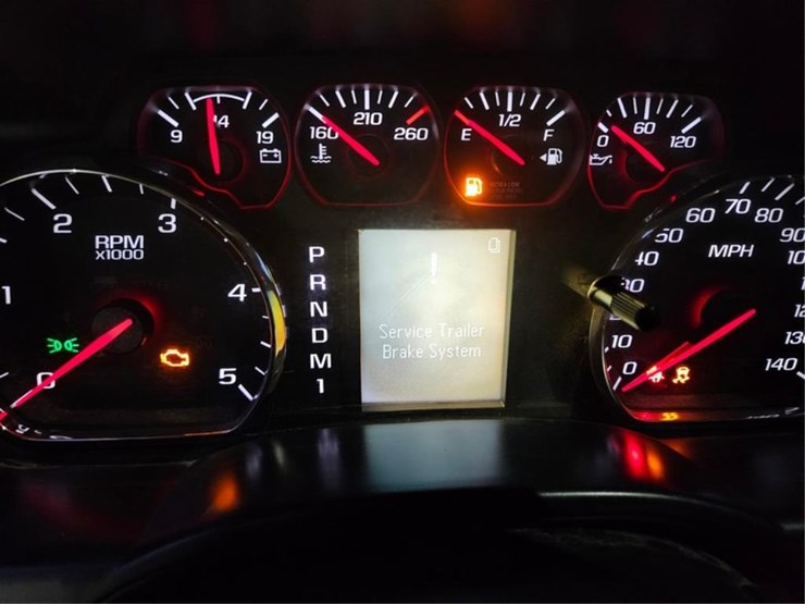 2016-chevrolet-3500hd-image-25