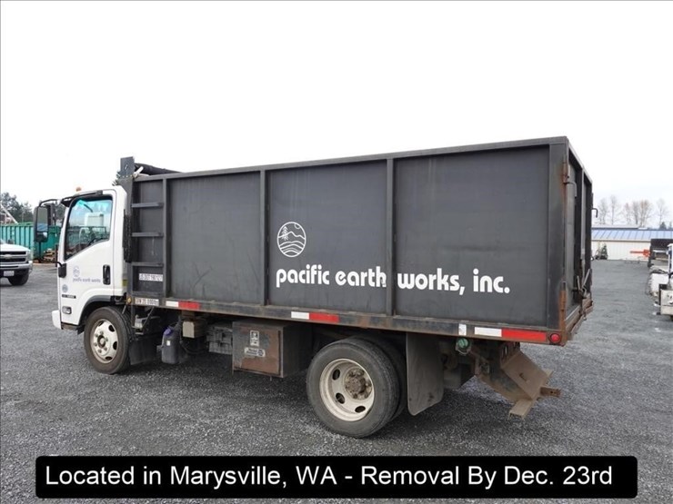 2017-isuzu-nrr-image-17