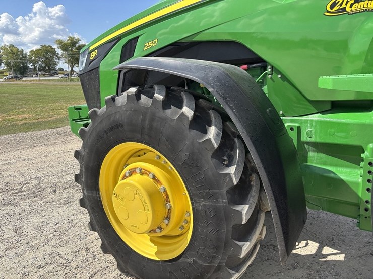 john-deere-8r-250-image-28