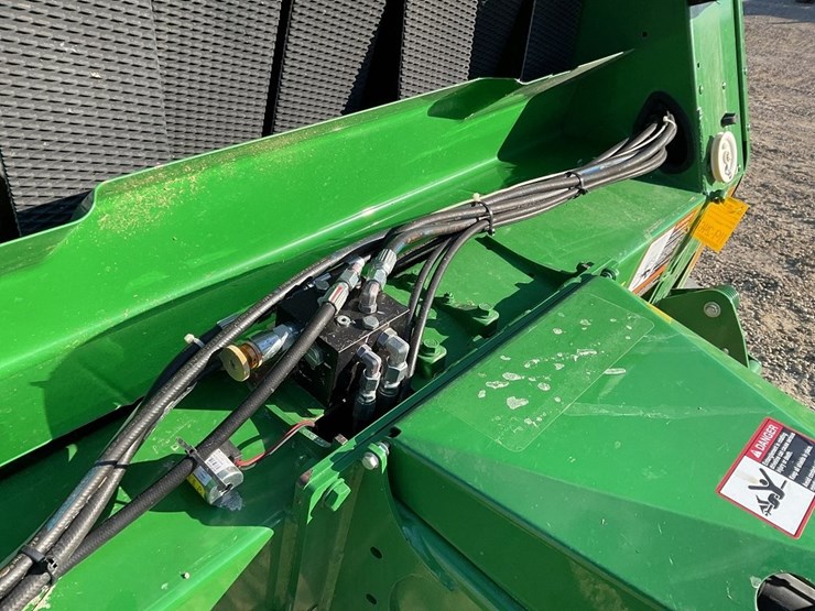 john-deere-560m-image-40