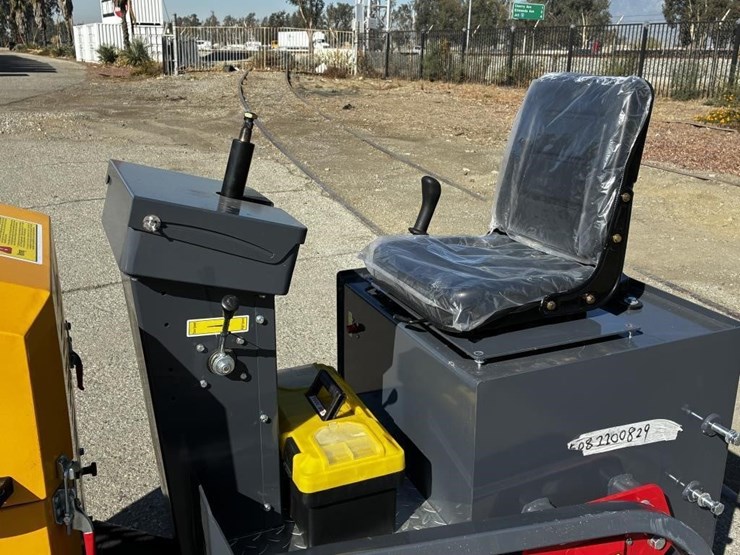 sdlool-sl1000-vibratory-ride-on-road-roller-image-9