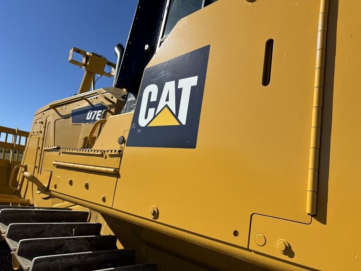 2010-caterpillar-d7e-image-29