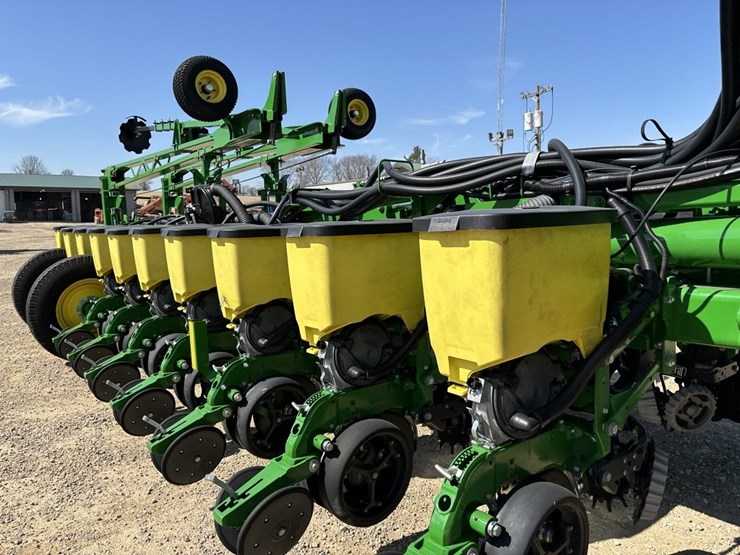 2017-john-deere-1775nt-image-52